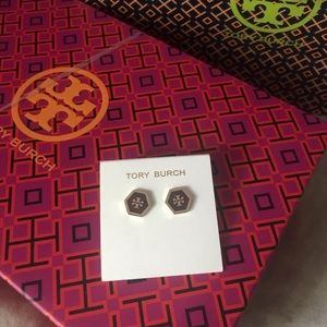 🌹New TORY BURCH earrings - hex logo enamel🌹